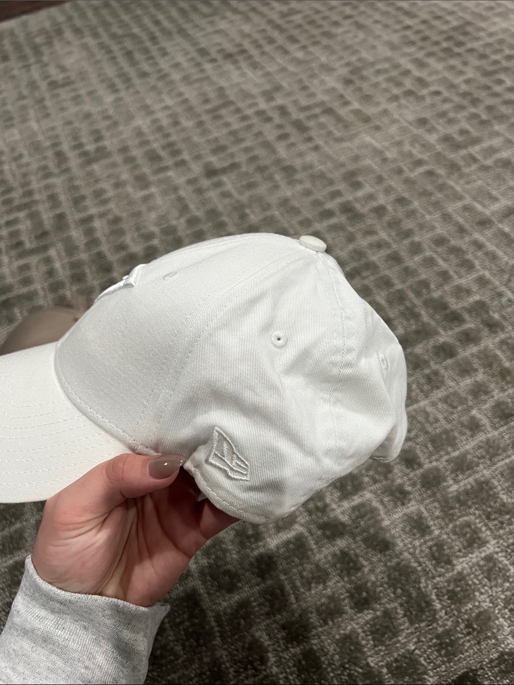 Gymshark Men’s White & Taupe Logo Baseball Caps - Picture 10 of 11